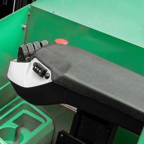 Advanced electro-hydraulic fingertip controls provide smooth